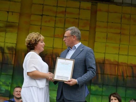 Омский губернатор поздравил жителей Берегового с 65-летием посёлка