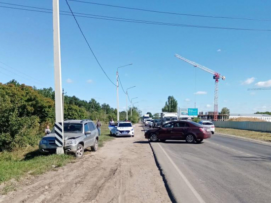 Две молодые девушки и парень пострадали в ДТП под Воронежем