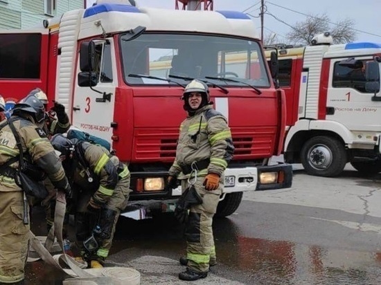 Склад со спецтехникой сгорел в Ростове