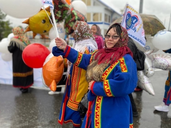 Пуровский район отмечает 90-летие праздничным шествием и парадом лодок