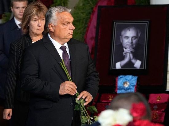 Близкие первого президента СССР не дождались, пока его могилу закопают