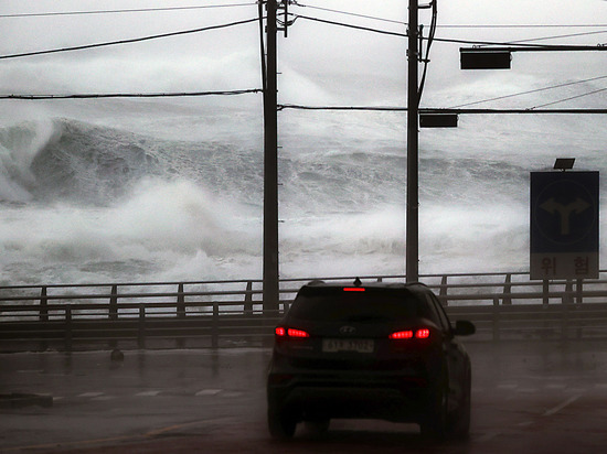В Японии более 4 тыс. домов остались без электричества из-за тайфуна