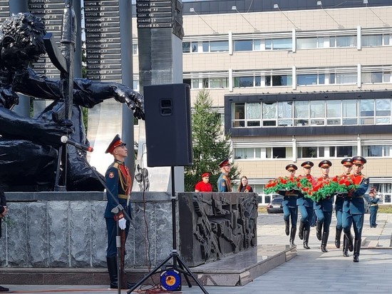 Память жертв терактов и погибших в антитеррористических операциях почтили в Екатеринбурге