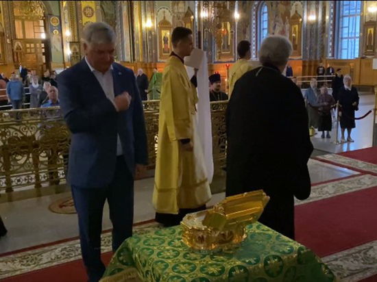 Губернатор Александр Гусев поклонился мощам Сергия Радонежского