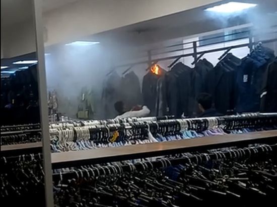 В одном из омских ТЦ на Левобережье произошло возгорание