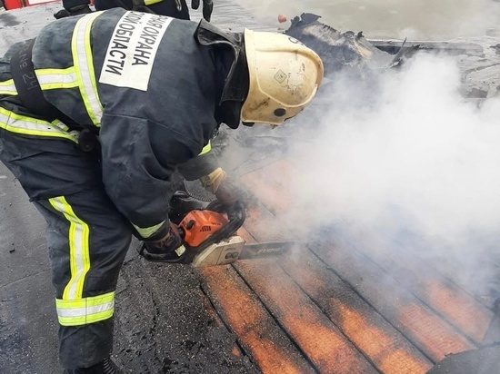В Ковдоре по цепочке загорелись 4 гаража