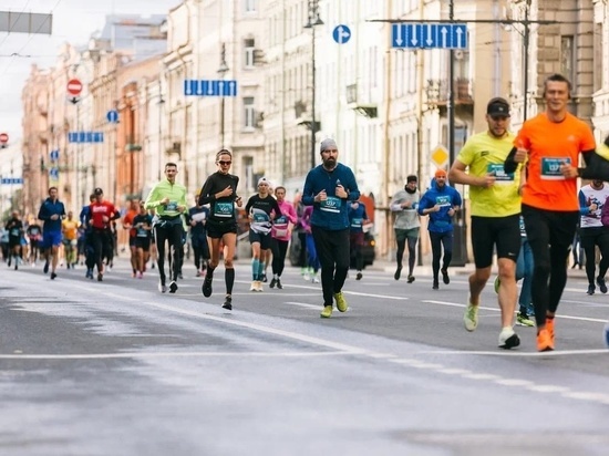 Почти пять тысяч спортсменов поучаствовали в старейшем забеге России «Пушкин – Петербург»