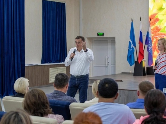 Валерий Лимаренко провел встречу с родительским активом Южно-Сахалинска