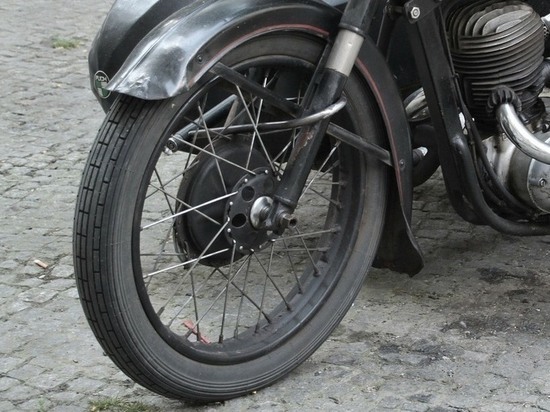 Мотоциклист врезался в электроопору и погиб в Забайкалье