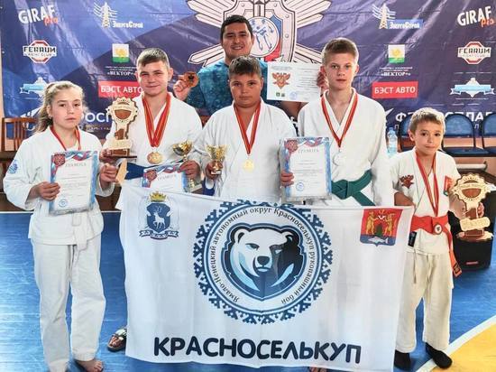 Сразу 5 медалей завоевали юные рукопашники из ЯНАО на турнире Урала