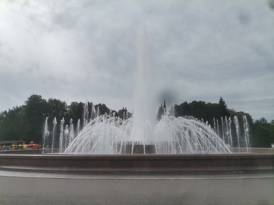 Водоканал приступил к промывке фонтанов в центре Петербурга