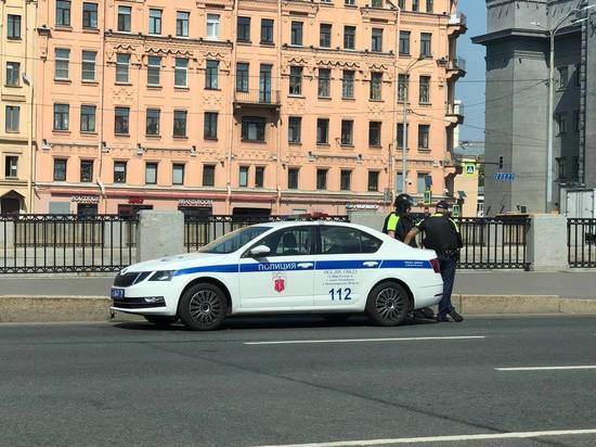 Полицейские ищут хулигана, который кинул коктейль Молотова в автобус на Суворовском проспекте