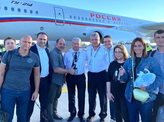 Путин наградил совершивший экстренную посадку экипаж самолета отряда «Россия»