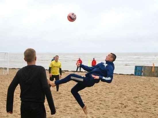 В Онеге впервые прошел фестиваль пляжного футбола «У Белого моря»