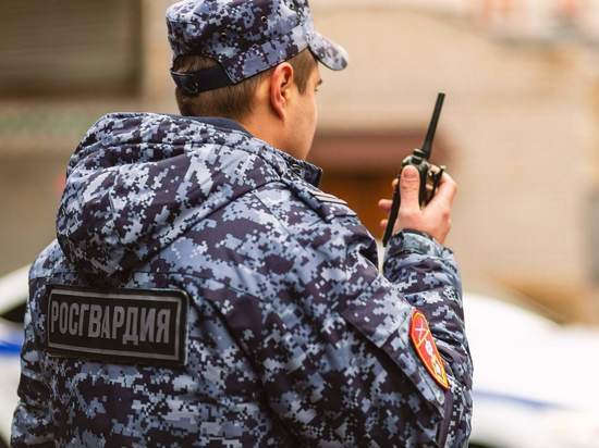 Росгвардейцы задержали неудачно пошутившего мужчину