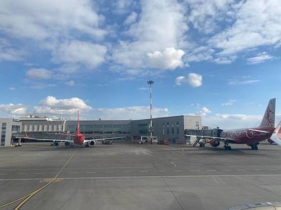 Число пассажиров летних заграничных рейсов в Пулково упало в пять раз