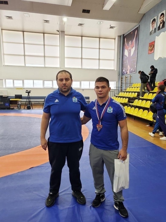 Борец из Тарко-Сале завоевал бронзу на всероссийском турнире