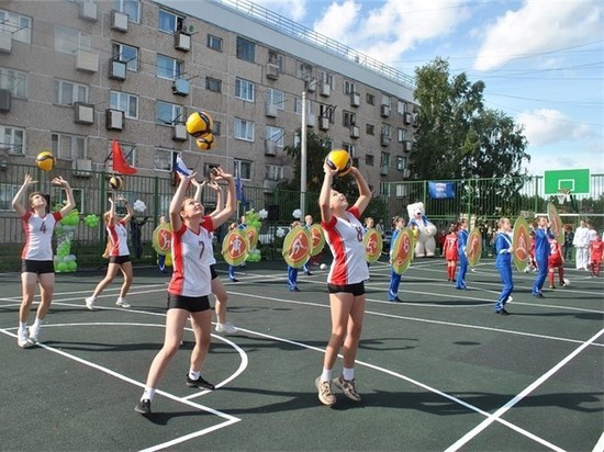 В Шарыпово Красноярского края прошло торжественное открытие новой спортивной площадки за 4 миллиона рублей