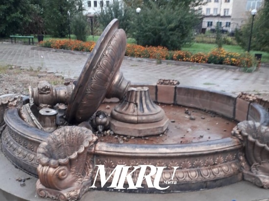 Подростки сломали фонтан стоимостью почти 1 млн рублей в парке Балея