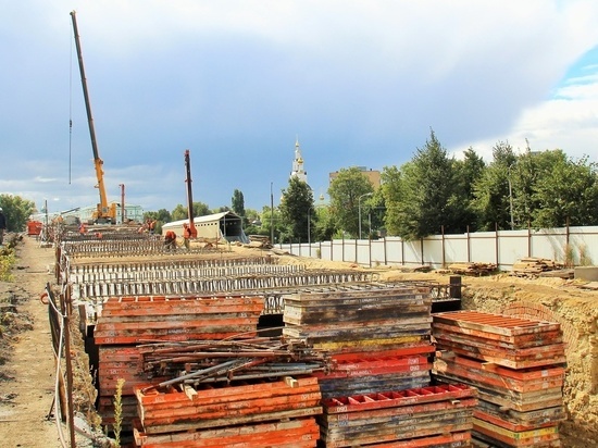 На Красный мост в Орле прибыла буровая установка