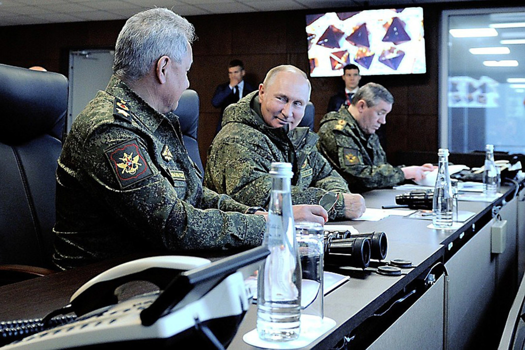 Путин улыбался, Шойгу внимательно следил: лица и эмоции учений "Восток-2022"