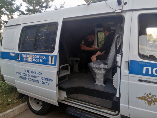Орловская полиция ведёт приём в большой машине с сиреной