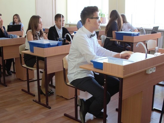Из-за тайфуна в школах Хабаровска разрешили свободное посещение