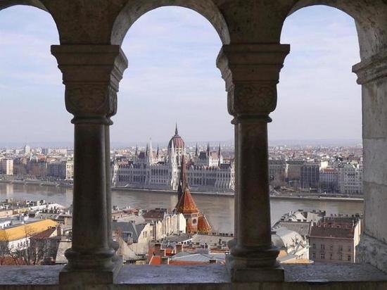 Будапешт попросил снять санкции с Алишера Усманова, Петра Авена и Рашникова