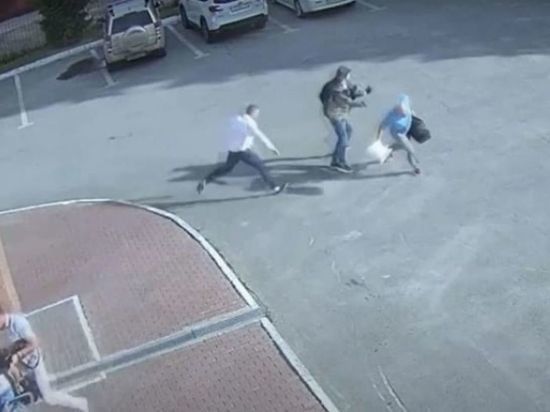 В Новосибирске транспортные полицейские раскрыли попытку отобрать у бизнесмена 2 млн