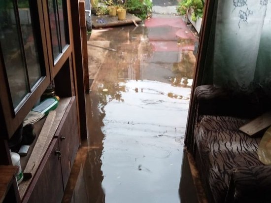 В Хабаровске из-за тайфуна затопило частный дом