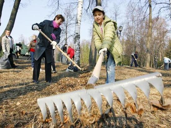 Ратмир Мавлиев призвал чиновников и простых уфимцев активнее участвовать в субботниках