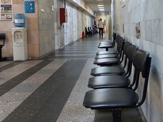 В Петербурге чиновника заподозрили в хищении миллионов рублей на уборке поликлиник