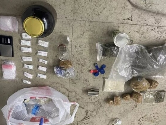 Житель Ижевска организовал у себя дома лабораторию по производству и расфасовке наркотиков