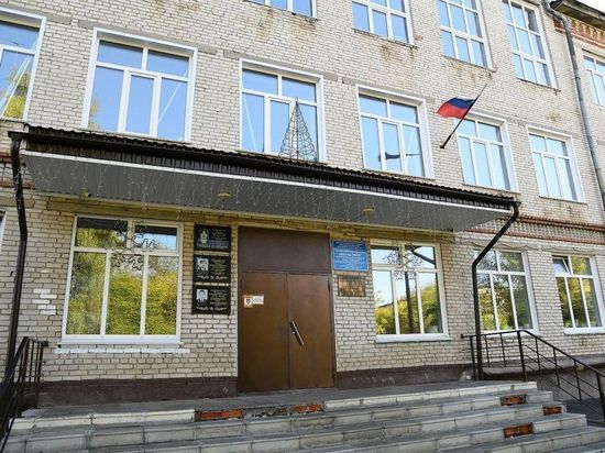 Одна из самых патриотичных школ Барнаула попала в программу капремонта