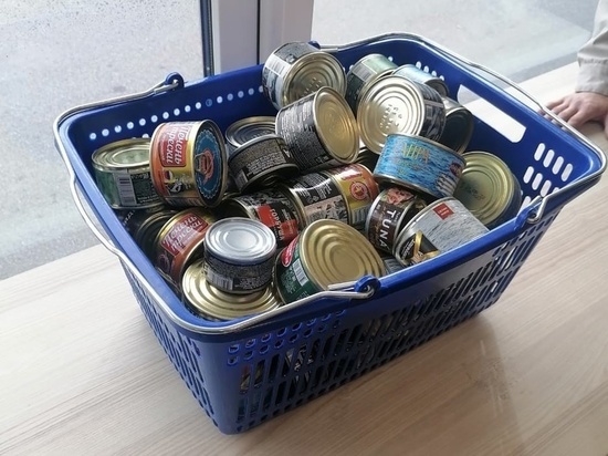 Житель Петербурга пытался вынести 55 банок тушенки из гипермаркета на Ветеранов
