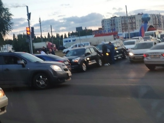 ДТП в центре Курска почти парализовало движение