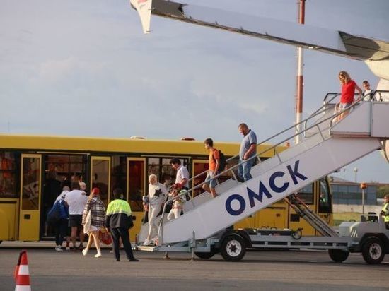 В Омске с рейса сняли решившего покурить в самолёте жителя Дагестана