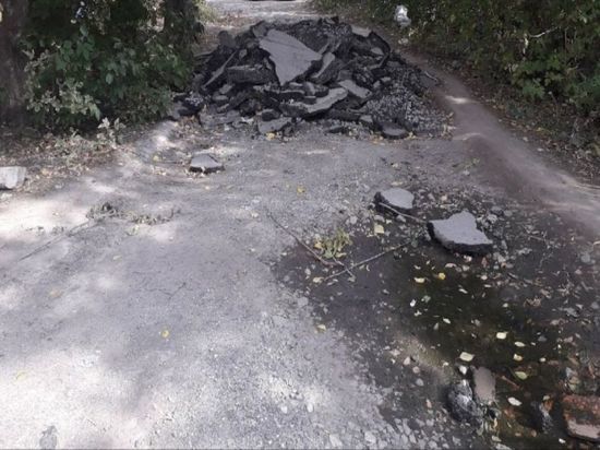 Новосибирцы самовольно заблокировали движение на улице Забалуева