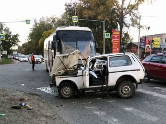 В Новосибирске произошла смертельная авария «Нивы» и автобуса