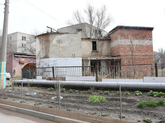 В Астрахани по просьбе местных жителей снесут постройку около школы