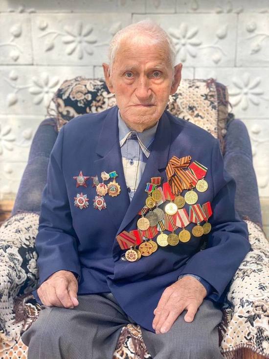 Вениамин Кондратьев поздравил жителя Лабинского района с 106-летием