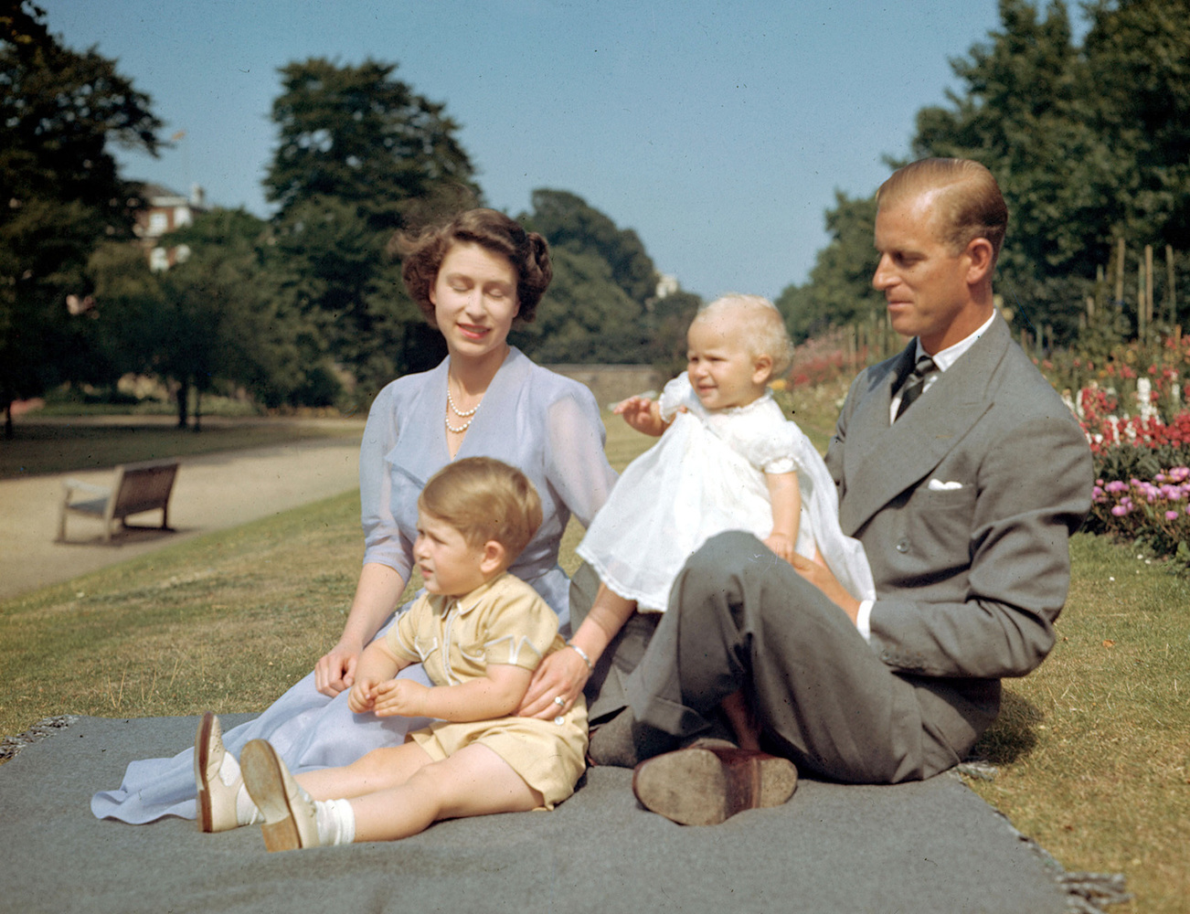 Elizabeth II died: rare and touching photos of the Queen