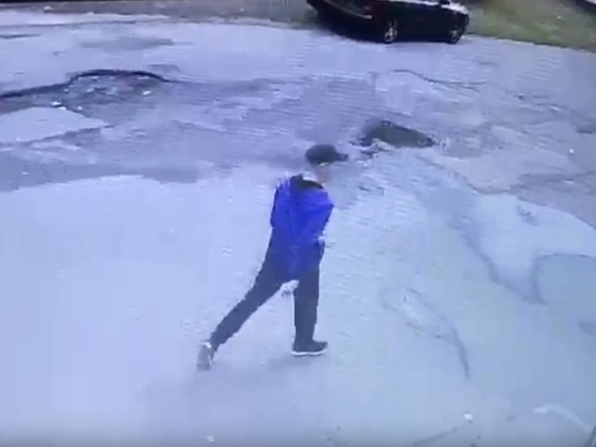 В Курске разыскивают молодого человека, укравшего деньги из автобуса