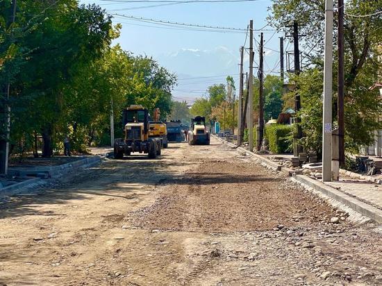 В Бишкеке китайцы продолжают ремонт дорог