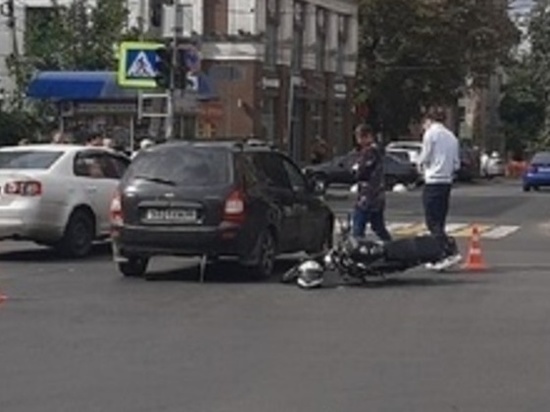 Пострадавший в ДТП на Радищева в Курске байкер не имел права управлять мопедом