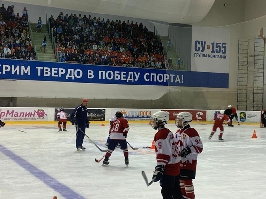 Профессиональный хоккеист провел в Серпухове мастер-класс
