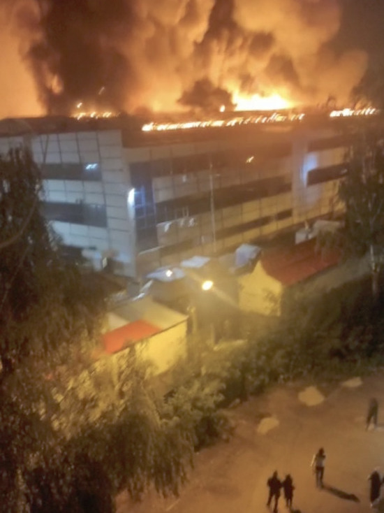 тц меркурий пожар. тц меркурий уфа пожар. тц меркурий уфа пожар. москва ночью. тц меркурий уфа сгорел.