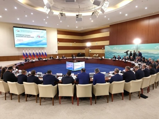 Политолог: ВЭФ становится даже важнее Петербургского форума