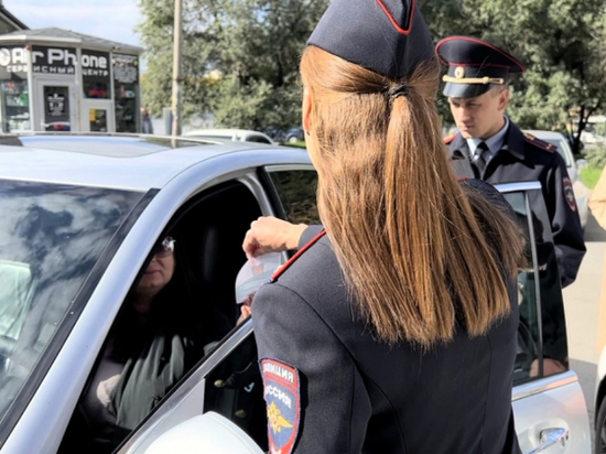 В Красноярске сотрудники ГИБДД устроили социальный эксперимент с фейковым нетрезвым водителем