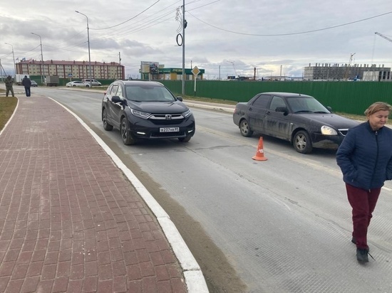 В Тазовском ребенок перебегал дорогу и попал под машину